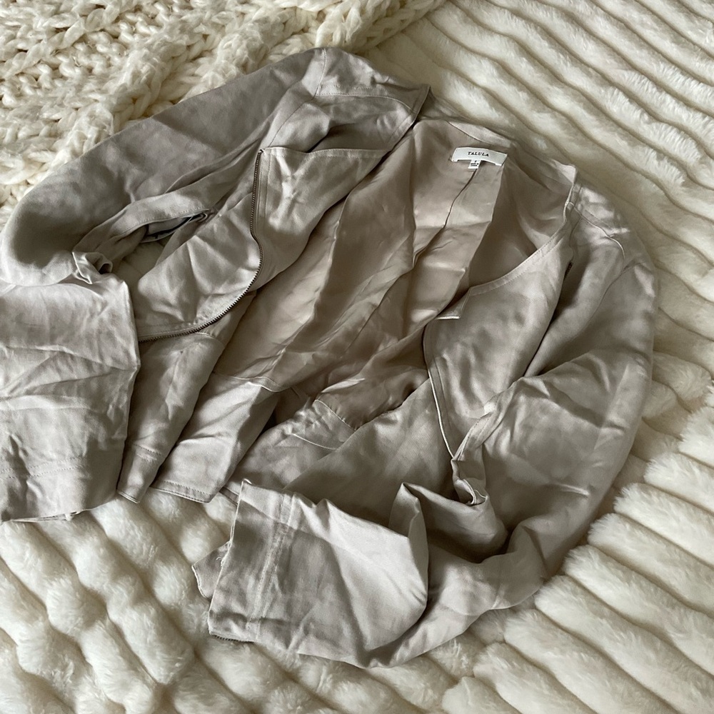 Elegant Beige Women's Jacket